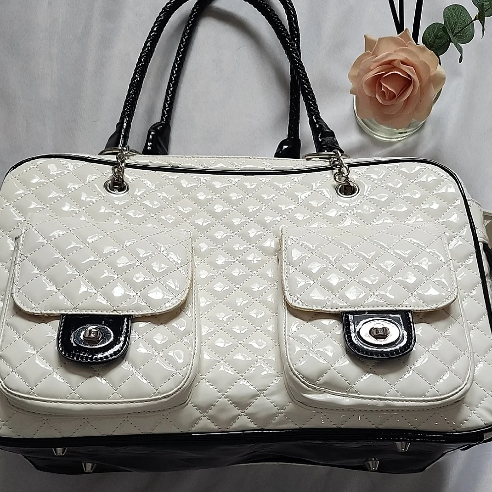 Elegant White Quilted Handbag
